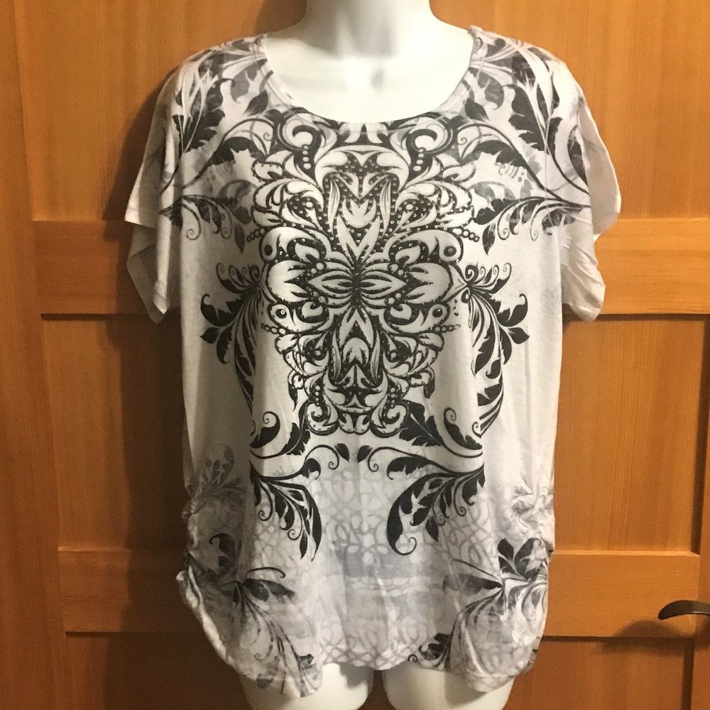 Dress Barn Rhinestone Cap sleeve T-shirt size 1X